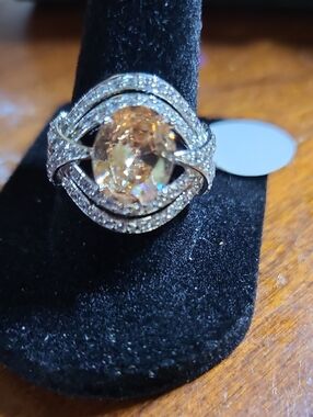 Lover's Knot Mandarin Ring featuring a 2-carat Citrine Center Stone